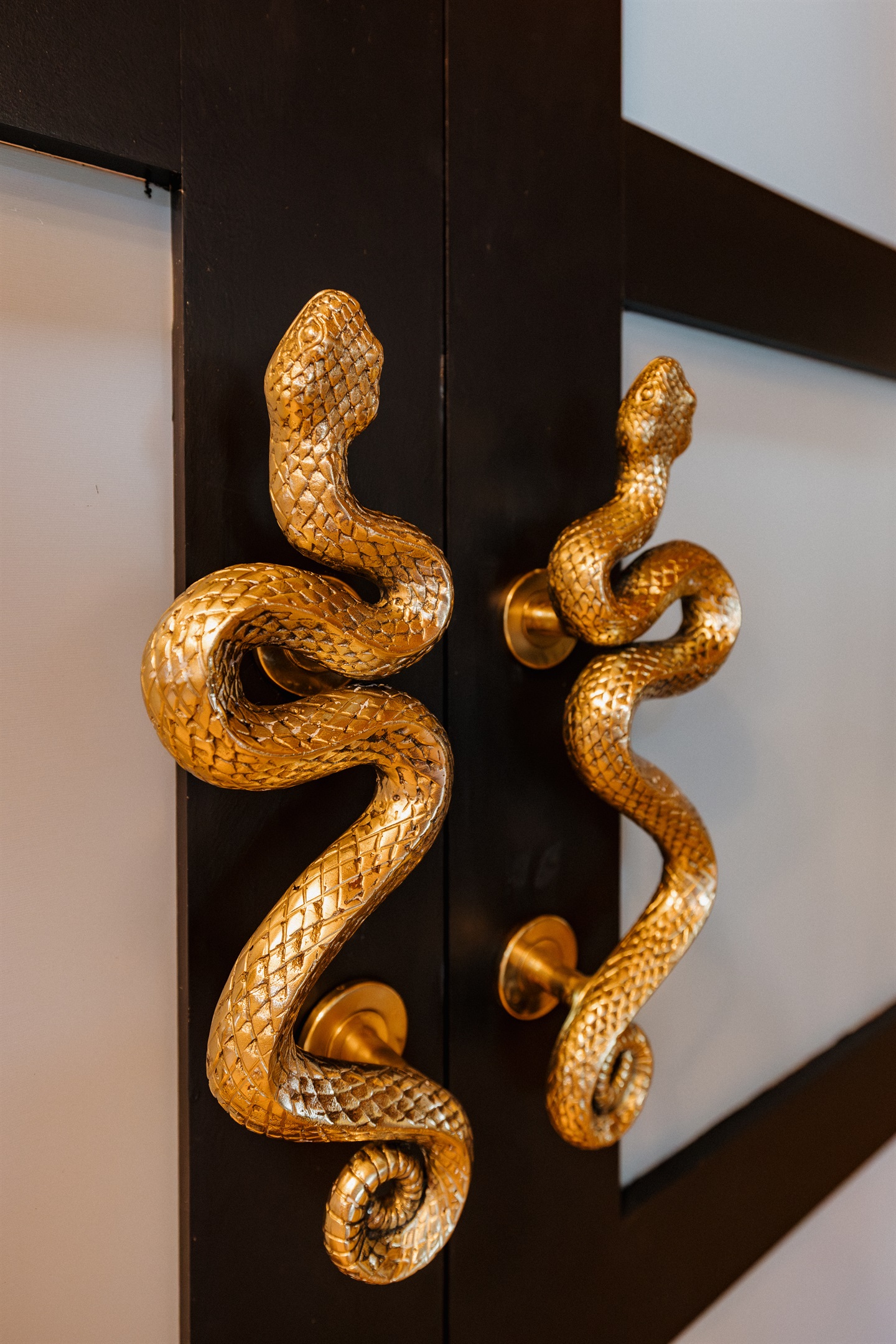 Poppywood Pines stands out with intentional design details—like custom brass snake door handles—that reflect its bold, curated style. This one-of-a-kind A-frame cabin offers a unique, boutique stay in Arizona’s White Mountains.