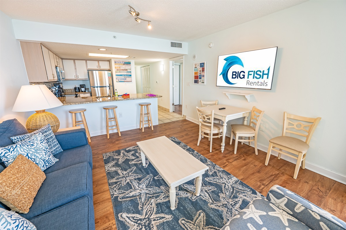 Living Room with Stunning Views🌊☀️