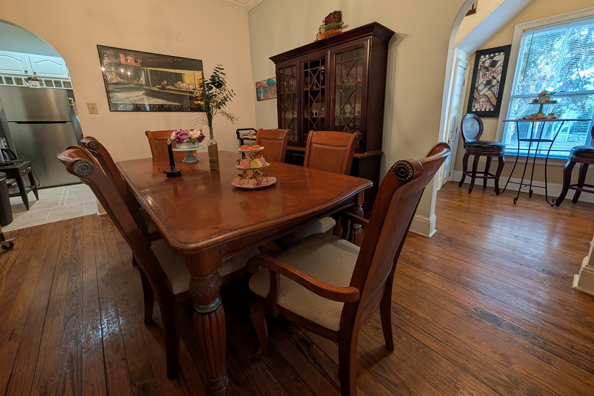 Dining room with 6 places