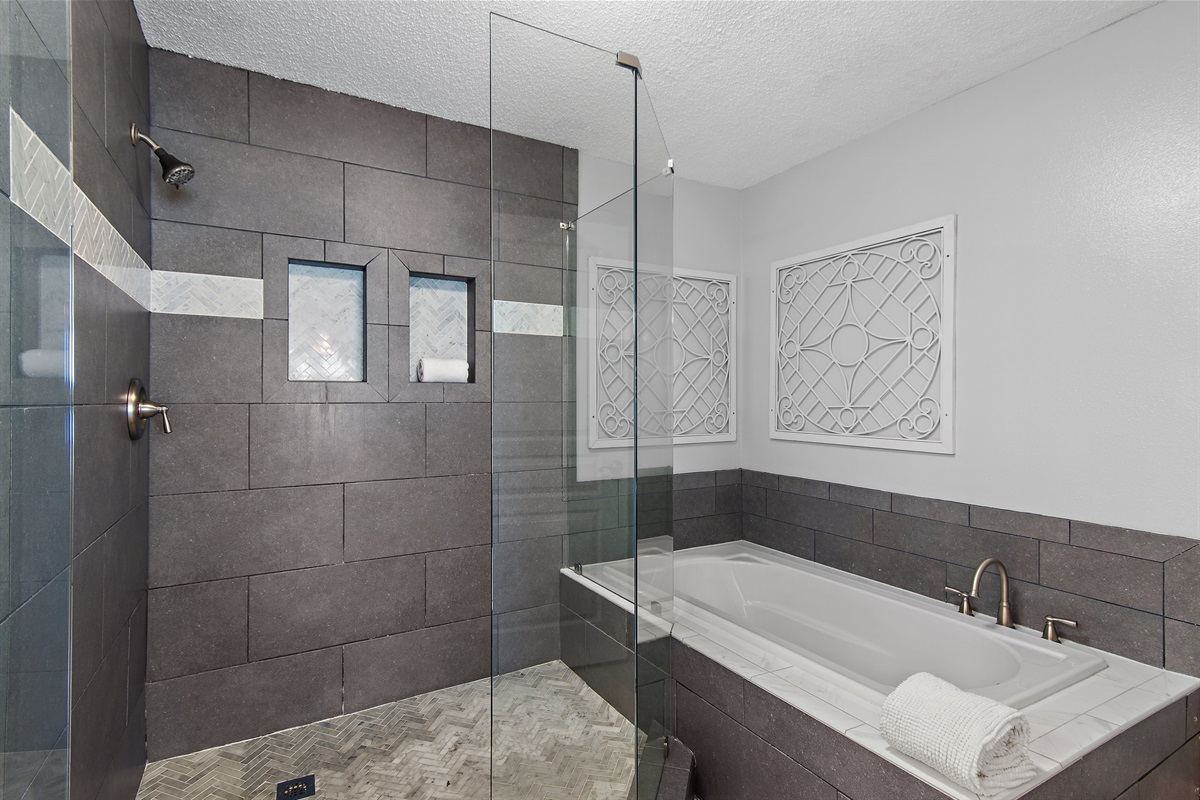 Fully-Remodeled Master Bathroom with dual vanities and large Walk-In Shower and Soaker Tub - Come and Relax!