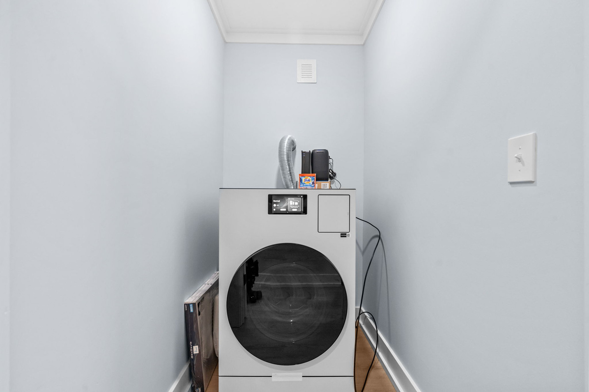Laundry room with all 1 washer/dryer
