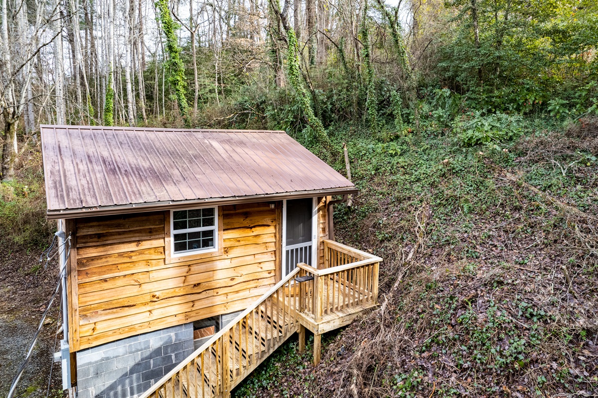 The separate apartment suite behind the main dwelling