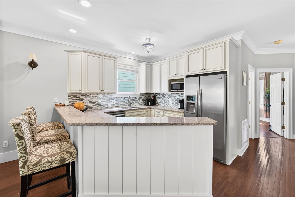 Kitchen Seating | 23 Grand Pavillion | Wild Dunes | Isle of Palms, SC | IOP Escapes