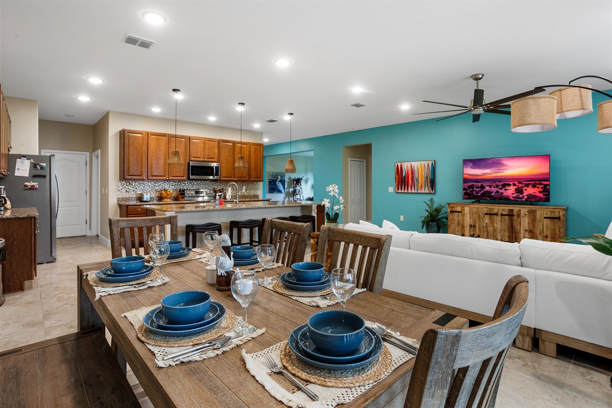 Open concept dining, living room & kitchen