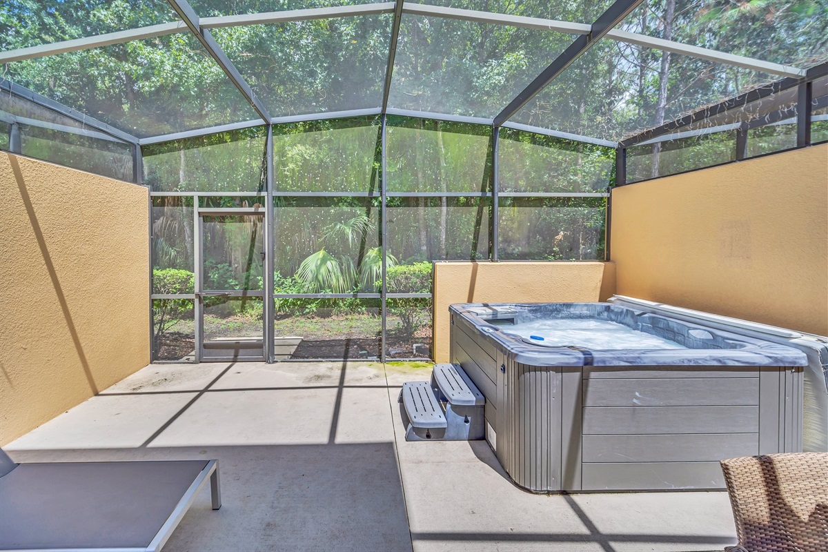Private screened in lanai with your own personal hot tub. 