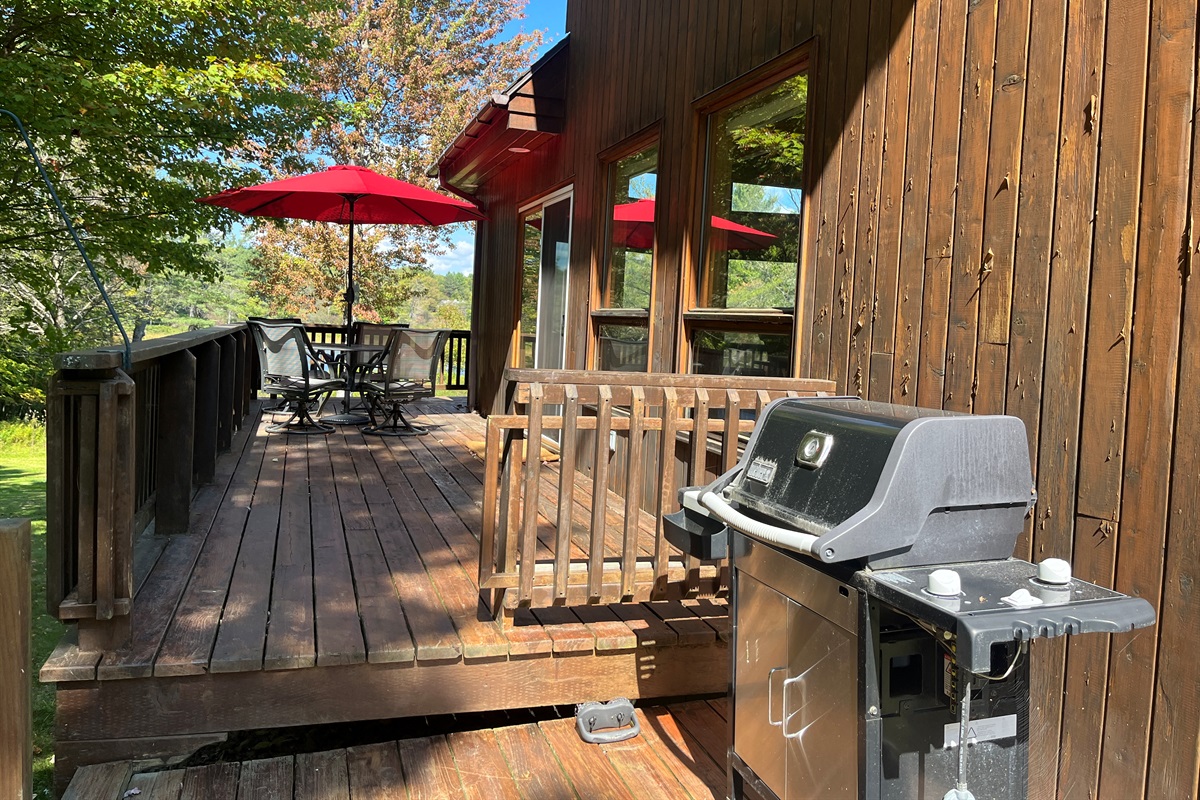 Outdoor grilling and dining at Hidden Creek Lodge