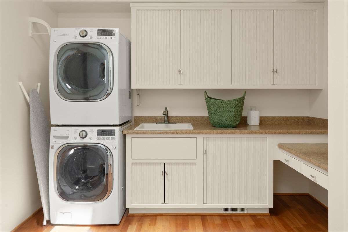 Pack light for your Sedona adventure. Our fully equipped laundry room features premium, high-capacity LG appliances and a utility sink so you can easily wash the red dust off your trail clothes.