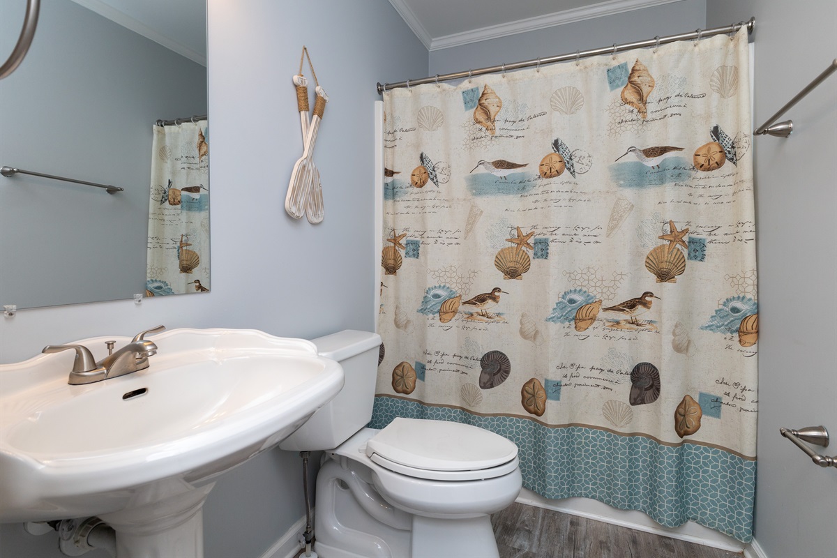 Dive into a coastal oasis even in this bathroom