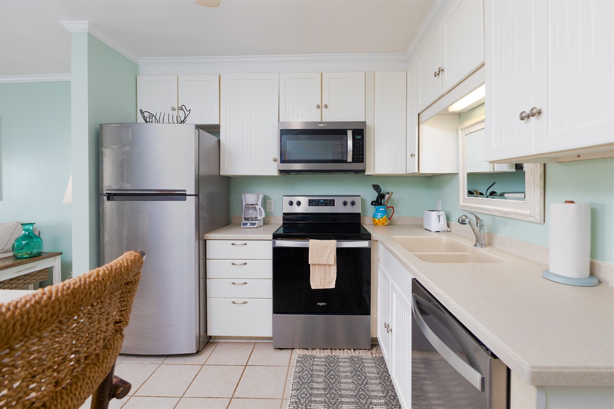 Such a cute and functional kitchen!