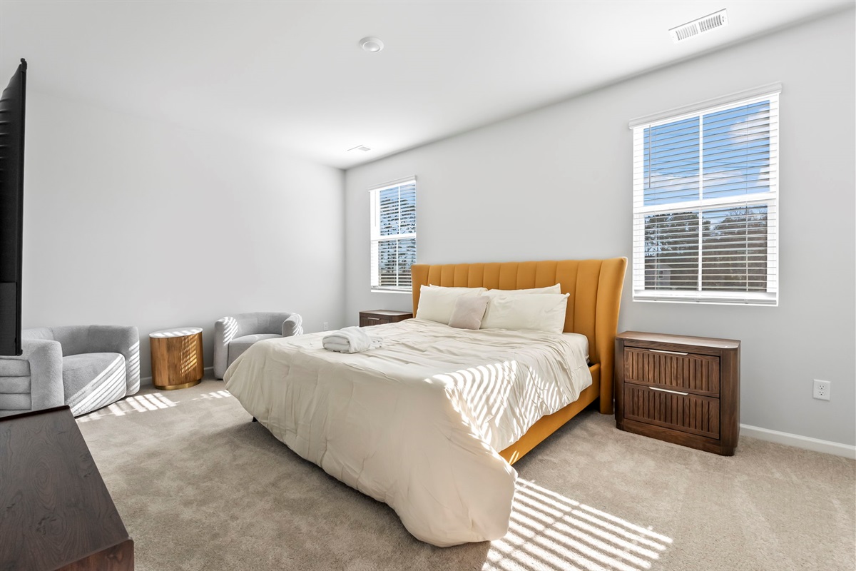 Primary Bedroom with King Bed, ensuite bathroom and large walk in closet