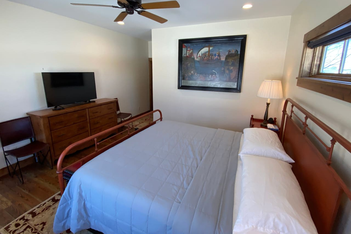 Main floor master (Bedroom 1)
