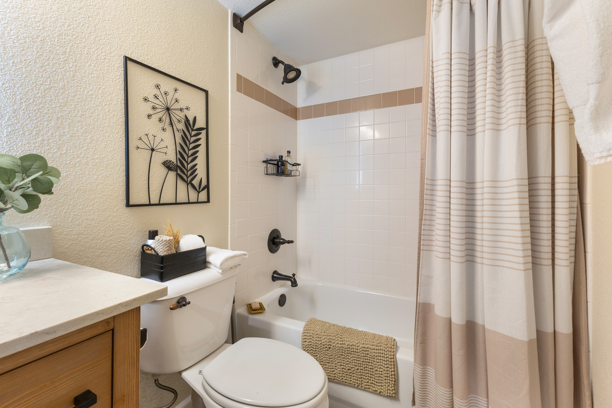 Bathroom 2 | Toilet and Shower/Tub Combo