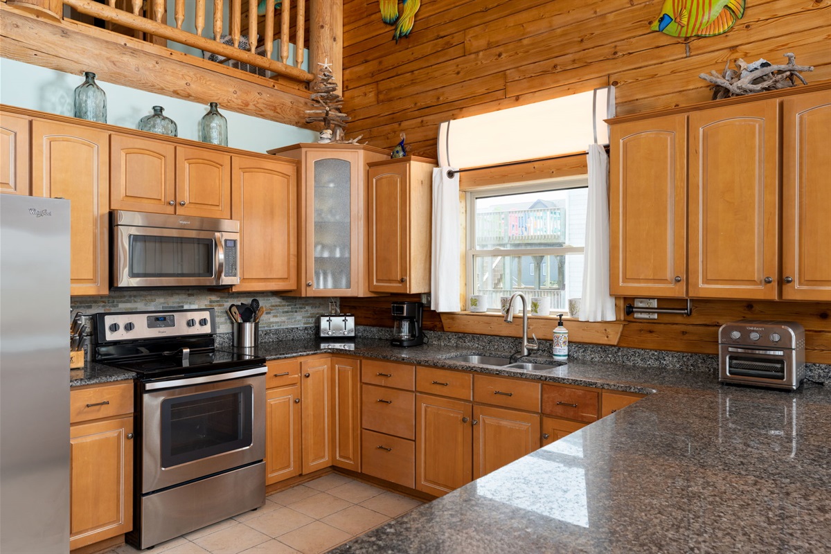 Large and fully equipped kitchen