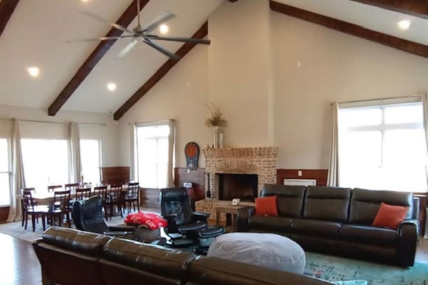 Living room/dining room