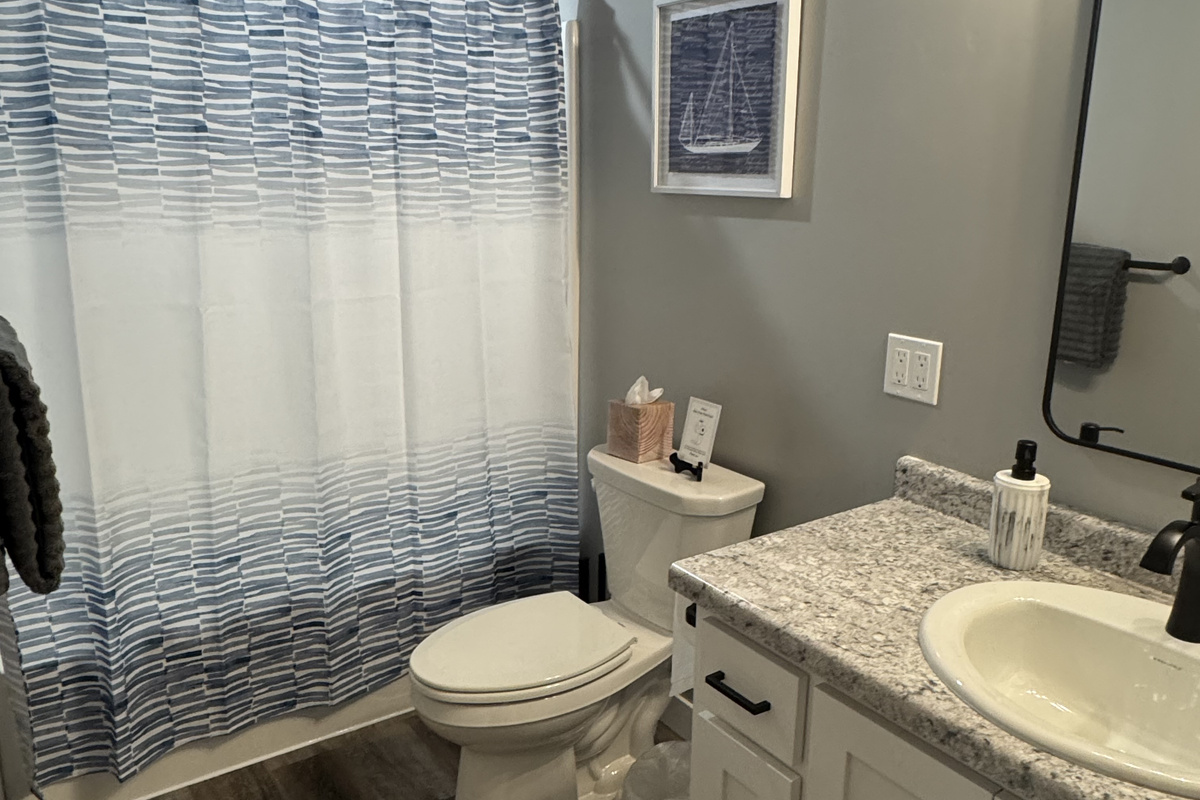 Full bath in bedroom 3