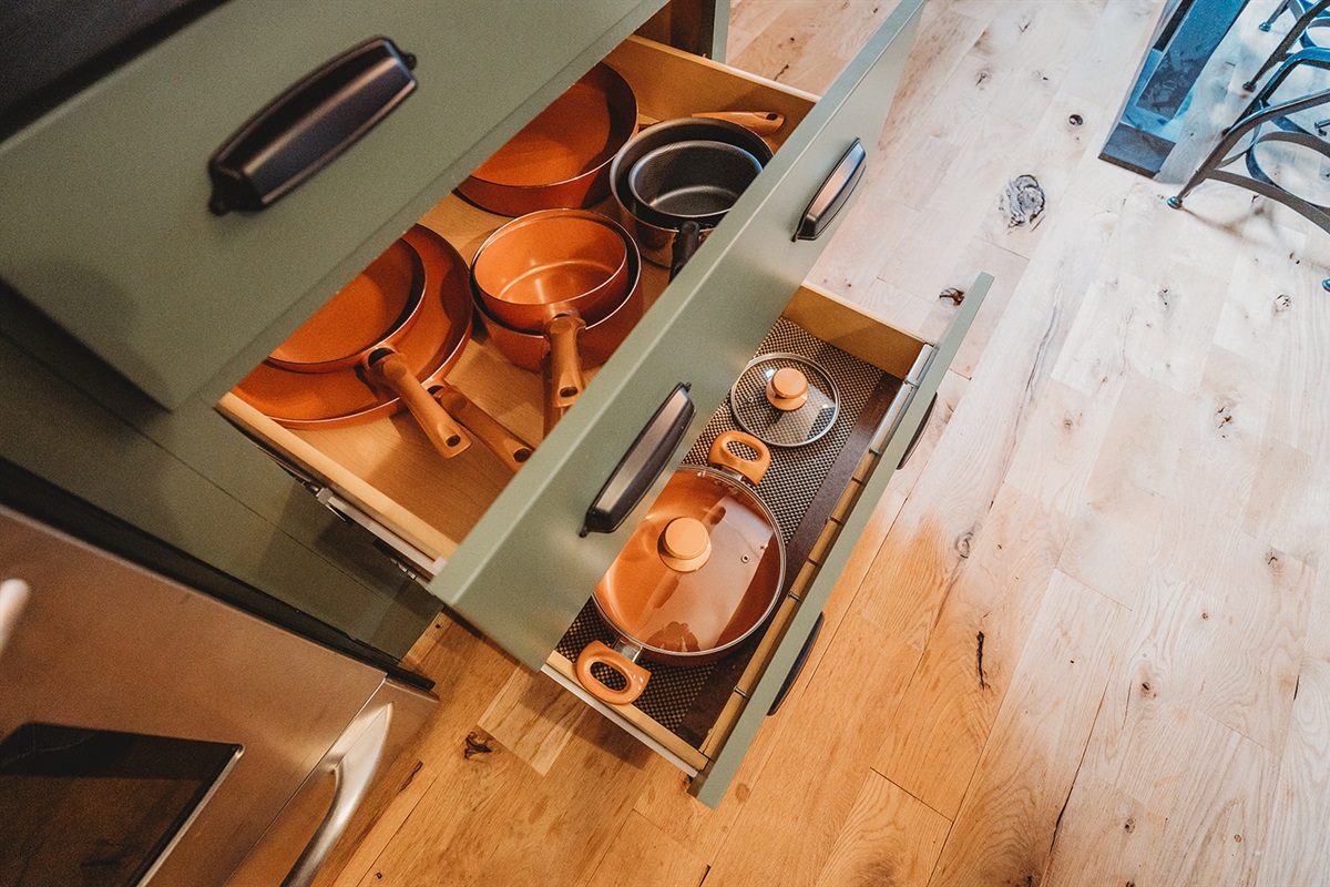 Fully Stocked Kitchen Perfect For Cooking