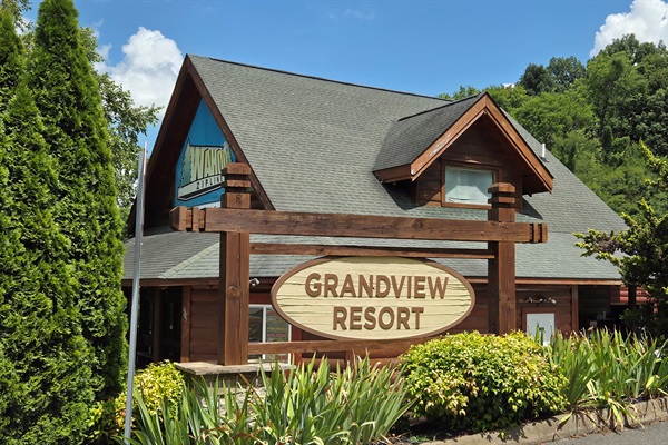 Grandview Resort guests staying at our cabin get 50% Off at Wahoo Zipline