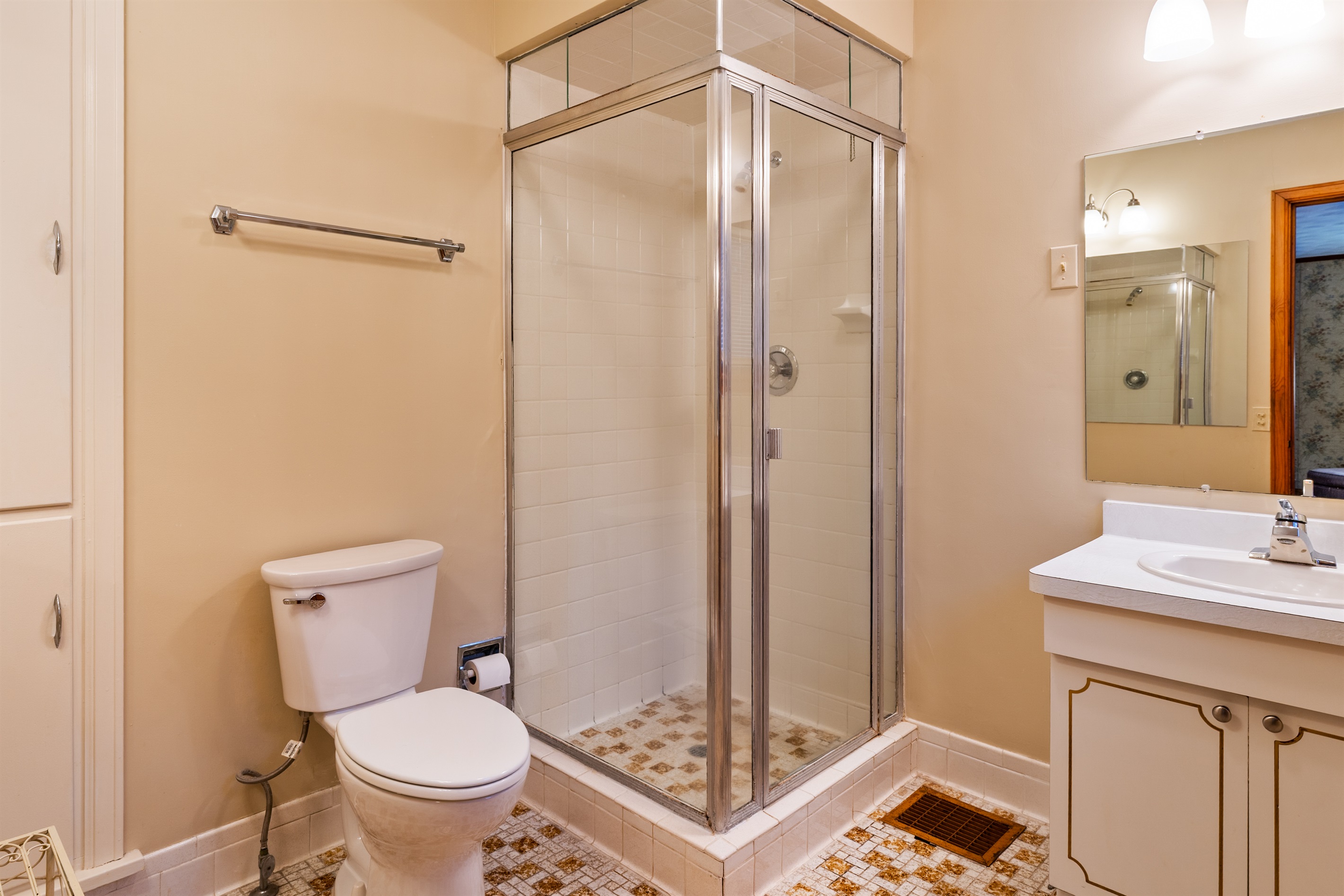 Master ensuite bathroom