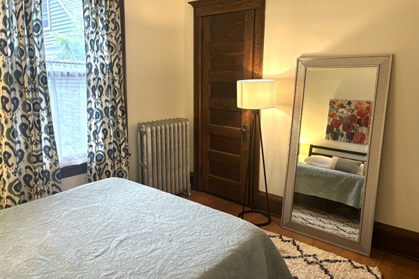 Full mirror in the Poppy Room