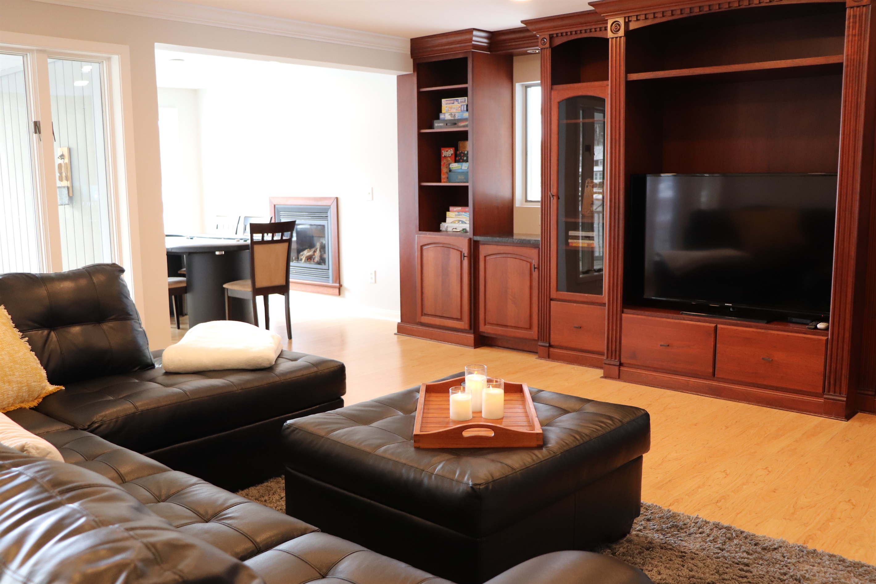 Play a board game, a round of blackjack or snuggle up in front of the large flat screen.