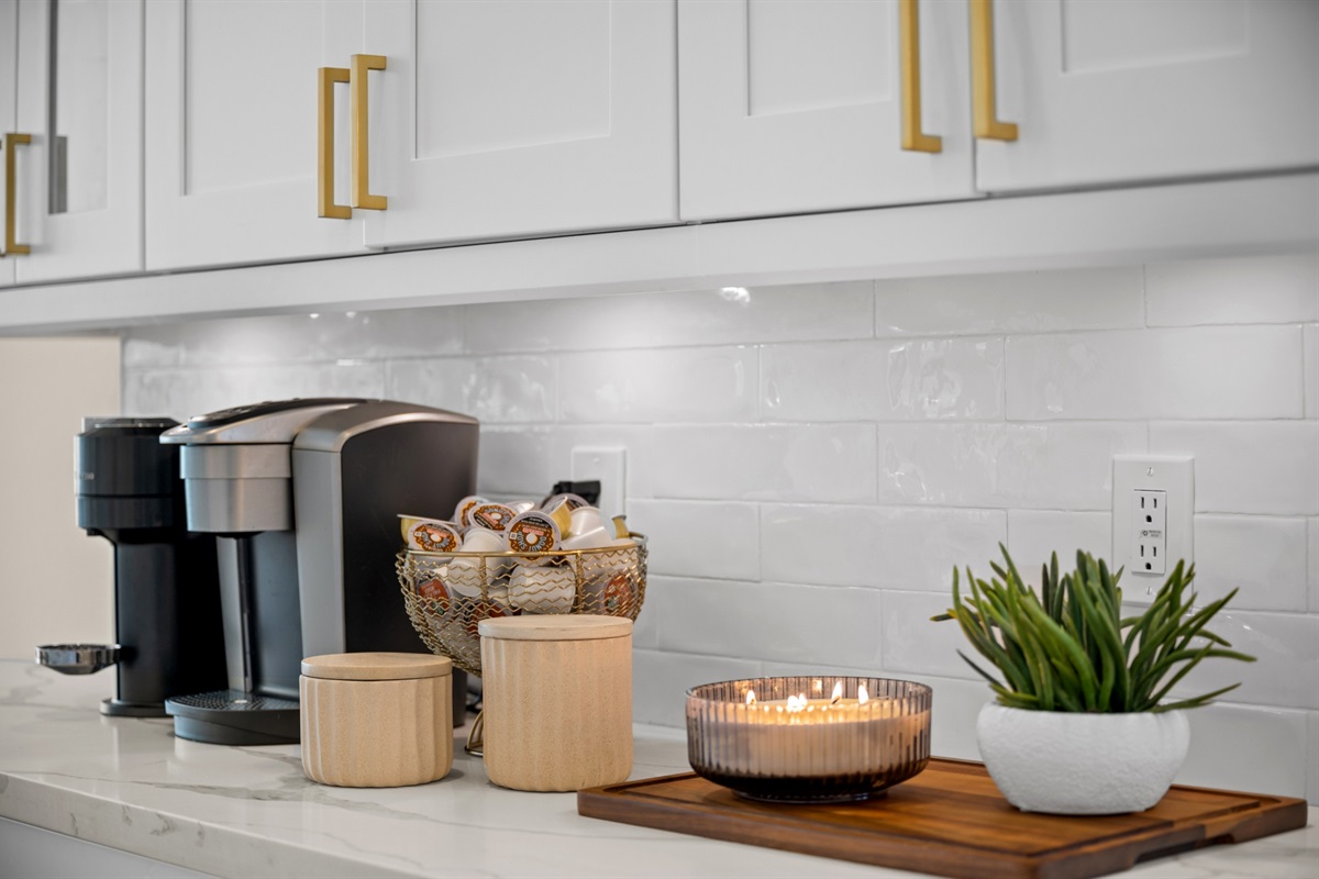 Fully Stocked Kitchen w/Keurig coffee maker