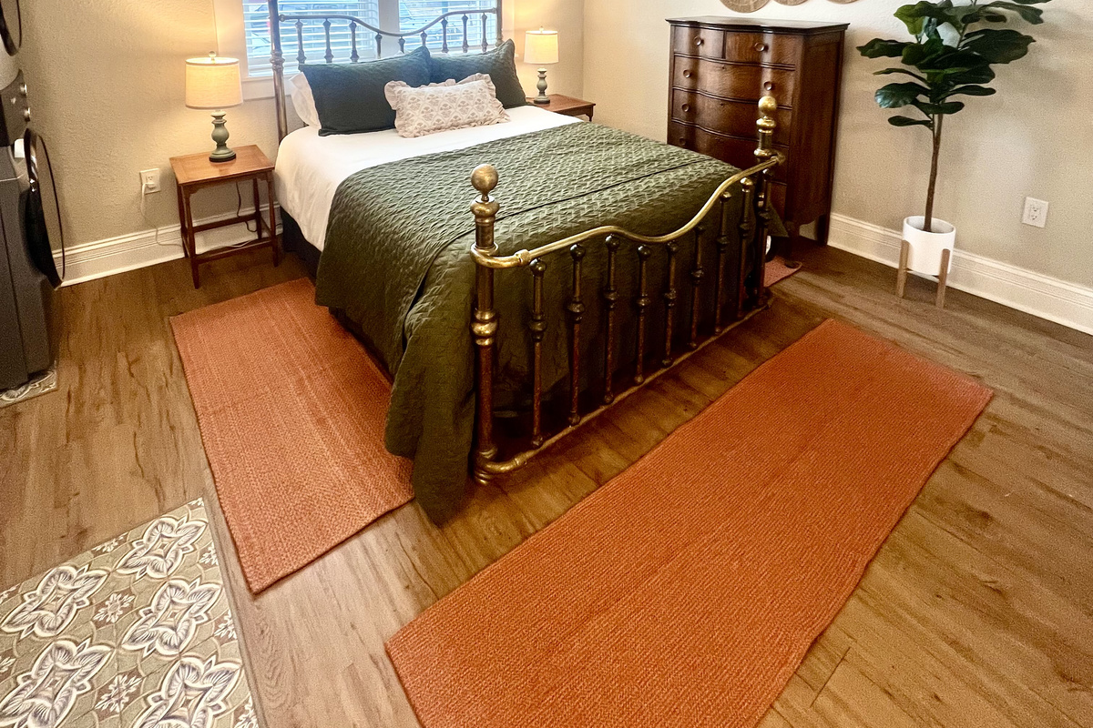 All the comforts of home, including your own in-suite laundry and brand new air-conditioning which keeps the apartment ice cold in the summer and warm in the winter.
