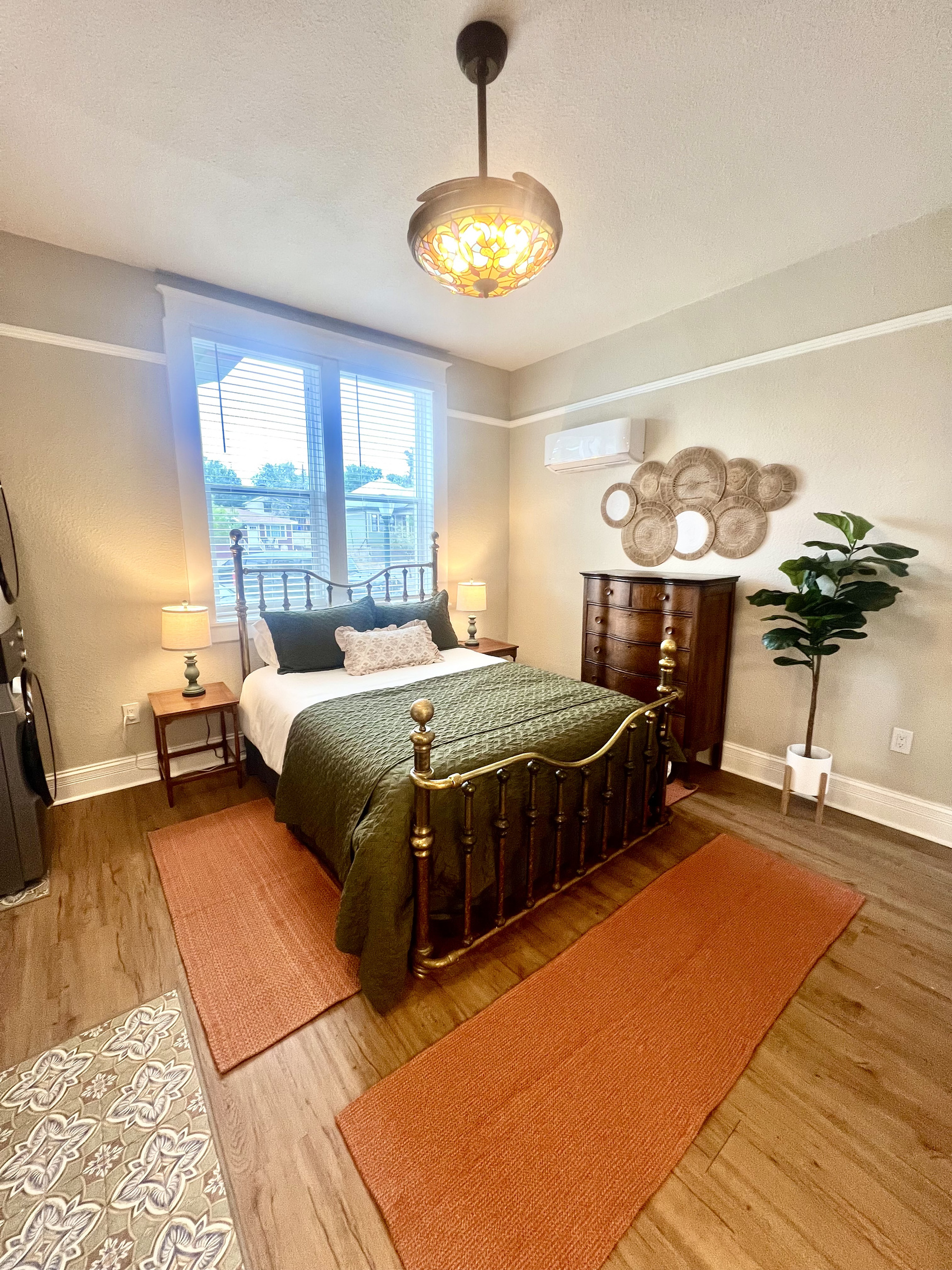 All the comforts of home, including your own in-suite laundry and brand new air-conditioning which keeps the apartment ice cold in the summer and warm in the winter.