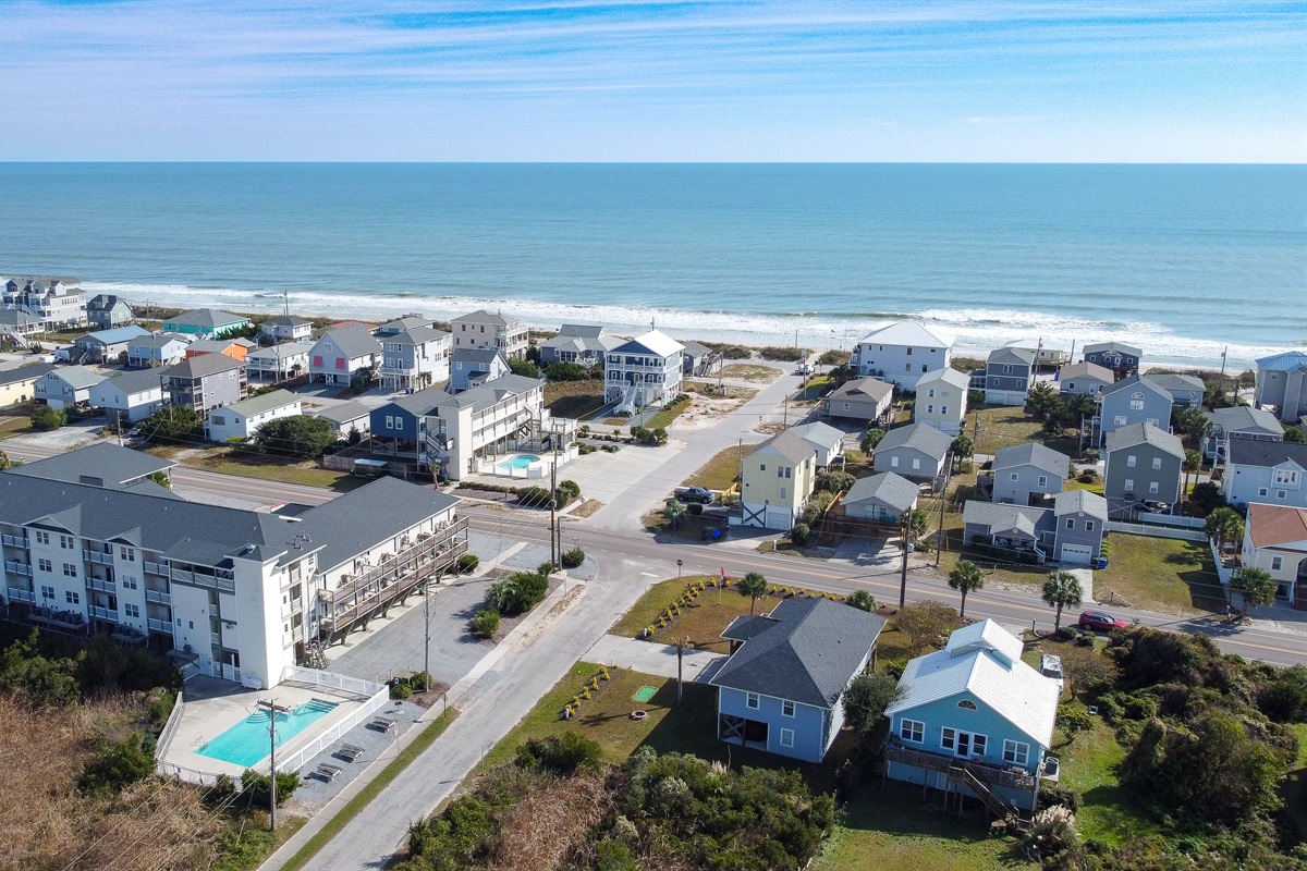 Aerial view of Tiffany's and nearby homes on Pender Ave