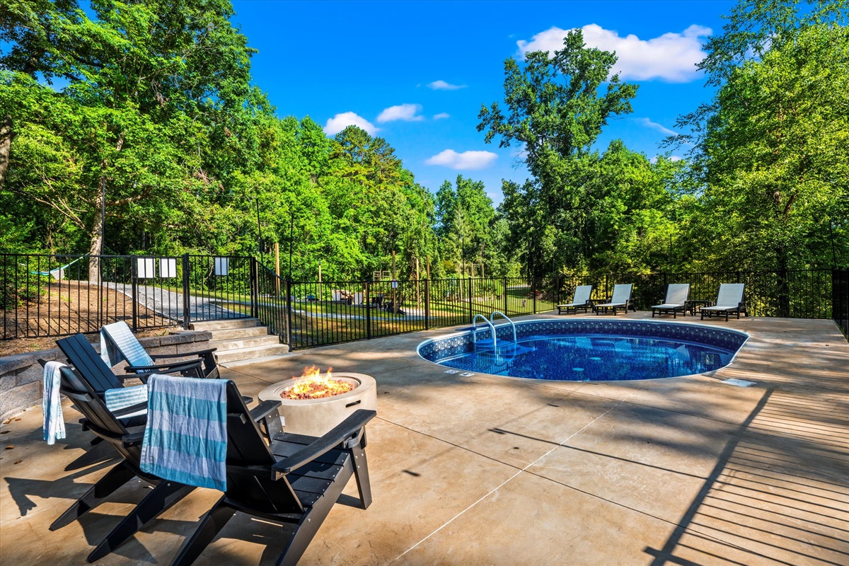 Your private pool is surrounded by forest, offering total peace and plenty of sunshine. Soak up the sun on one of our four luxury loung chairs or warm up around the poolside fire pit.