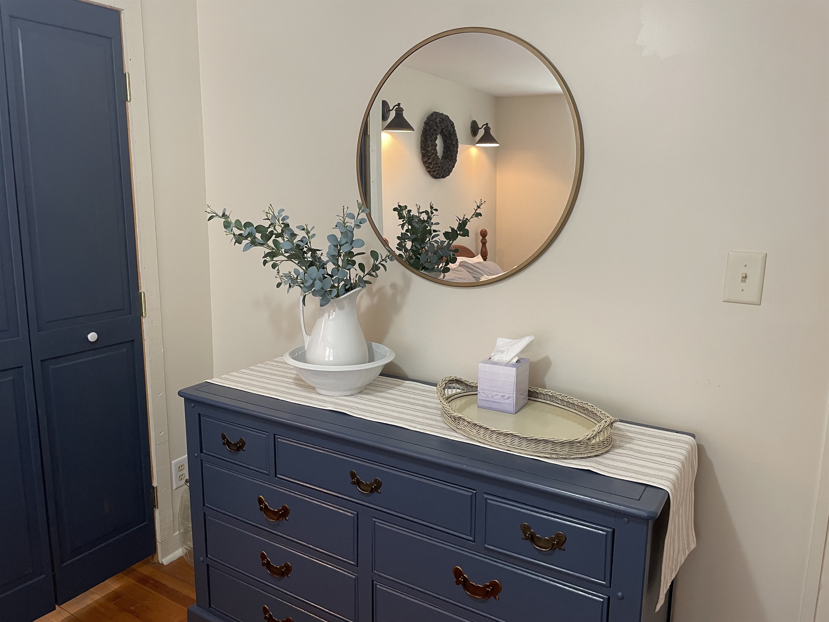 2nd floor Queen w/ ensuite