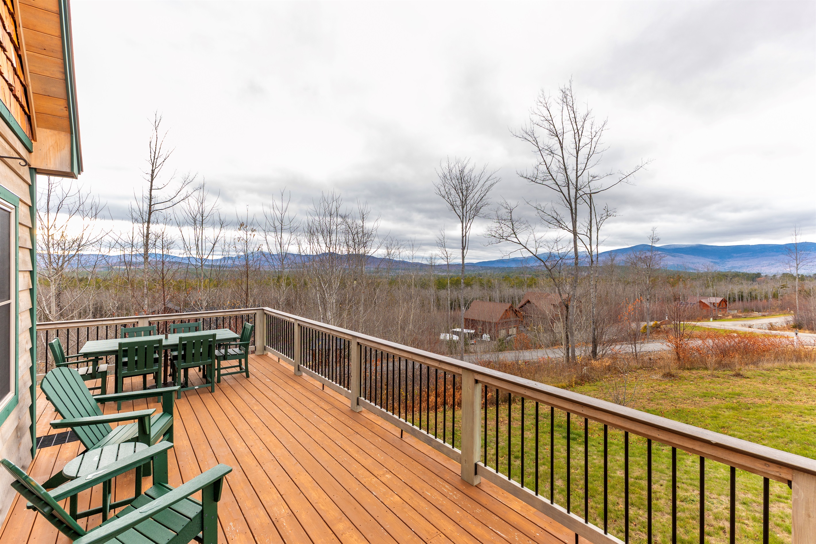 Outdoor dining with stunning mountain views.