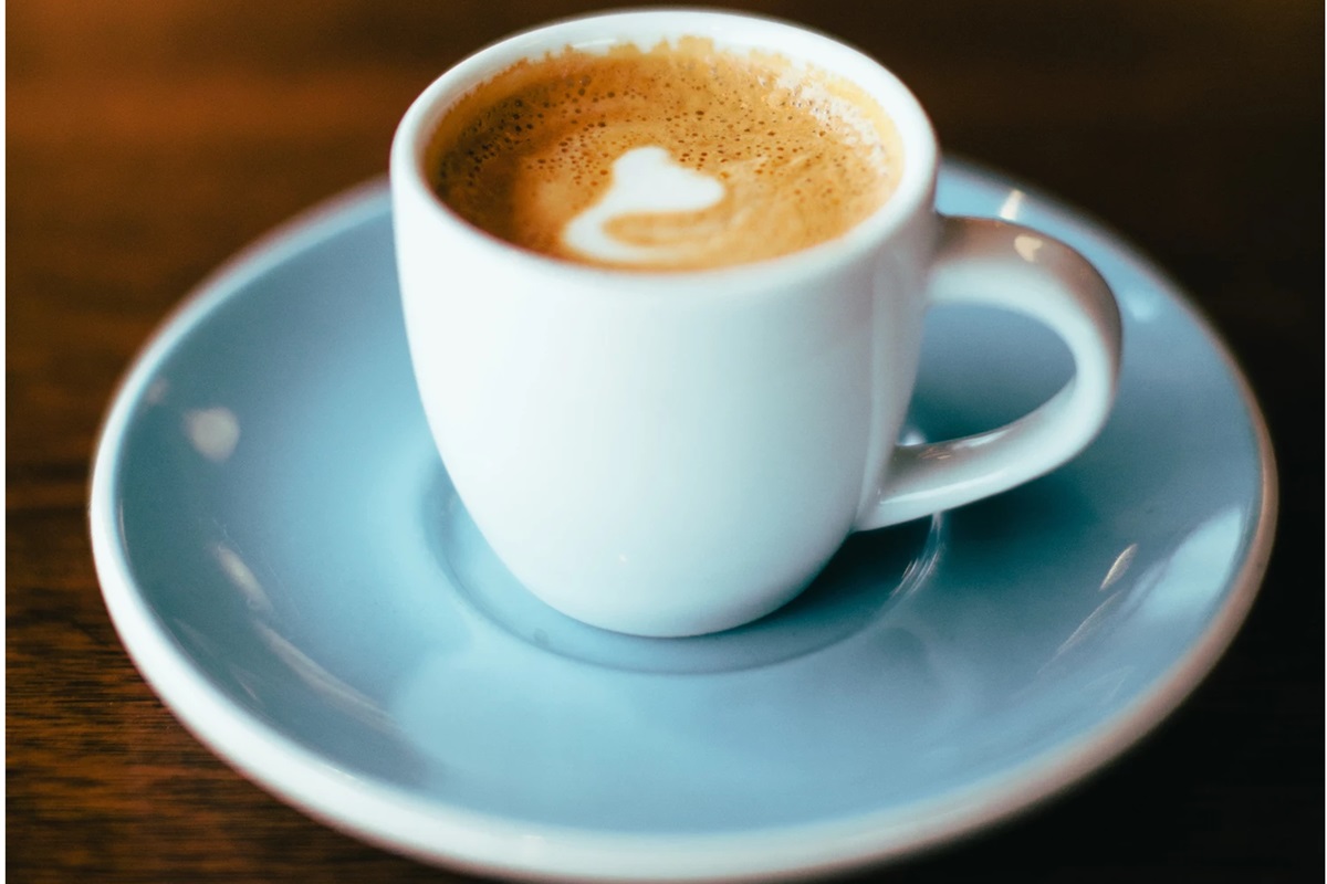 There are several wonderful places to have your coffee and watch the waves in the neighborhood