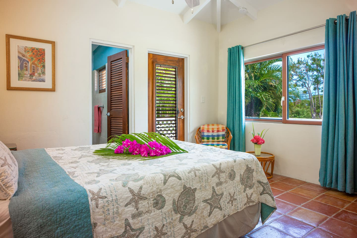 Bedroom 2 (Queen)