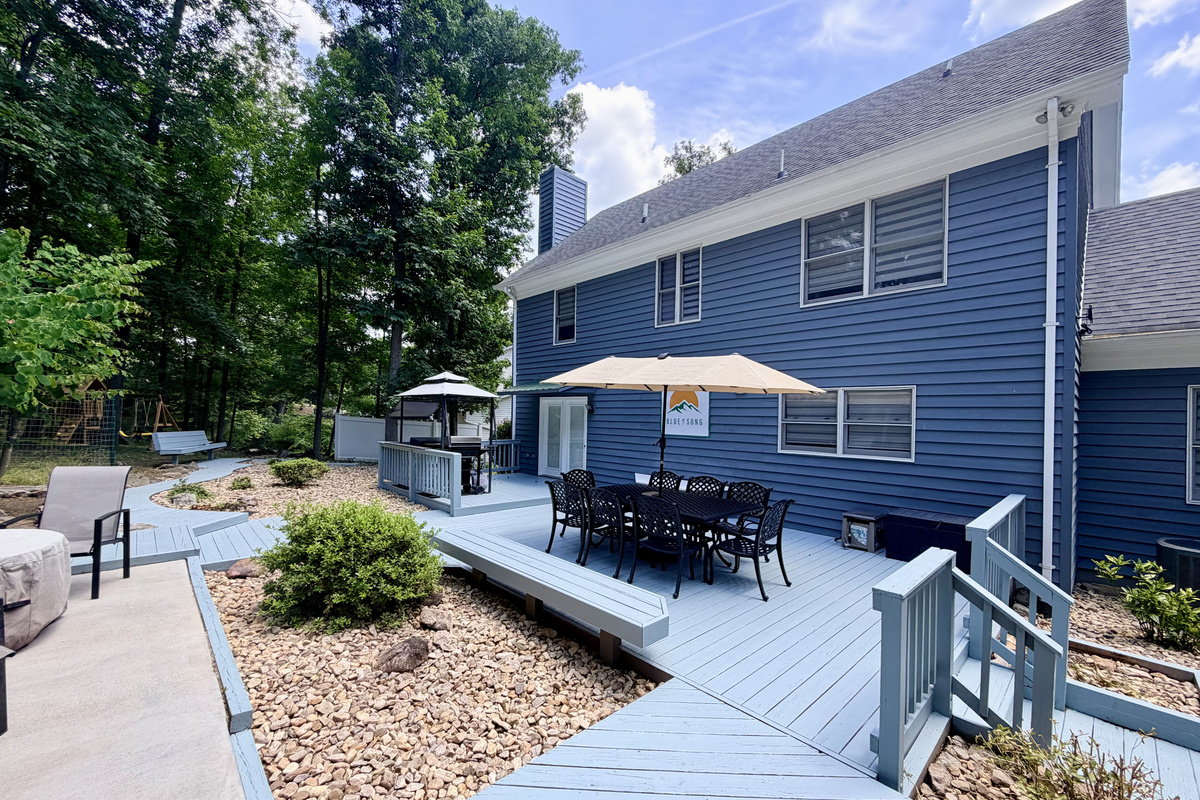 Plenty of space and seating on the back deck!
