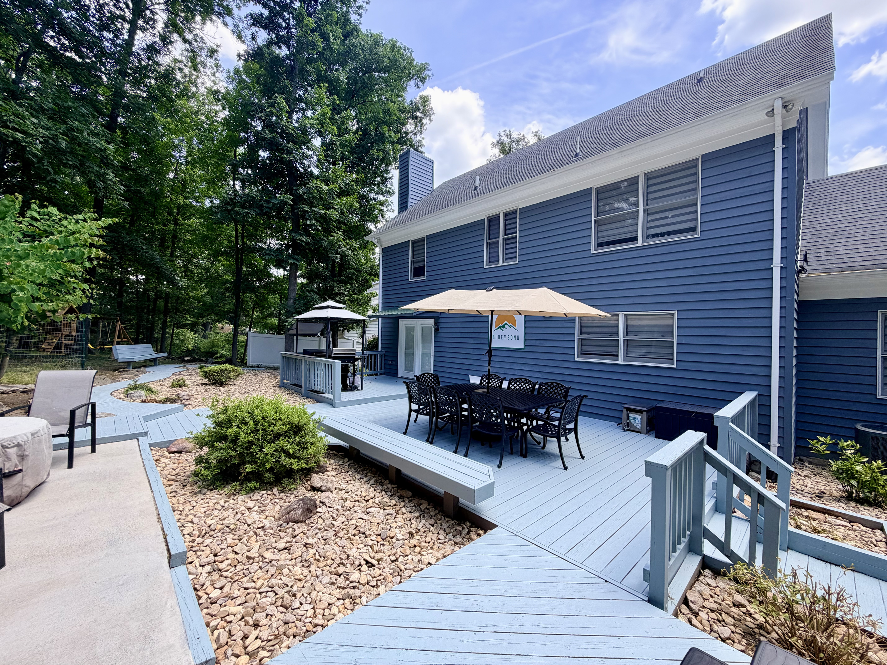 Plenty of space and seating on the back deck!