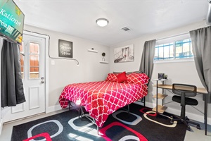 Cozy up in the comfort of a queen-sized bed with Roku TV and a productive computer desk! ️
