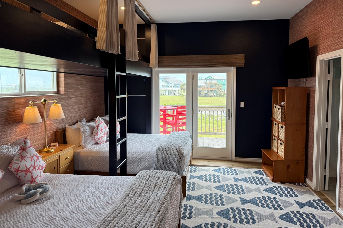The Fishing Pier has access to the Hollywood Bath shared with the Crab Shack. Enjoy your morning coffee on the Bay Deck, right outside the door. Remote control shades and black out! 
