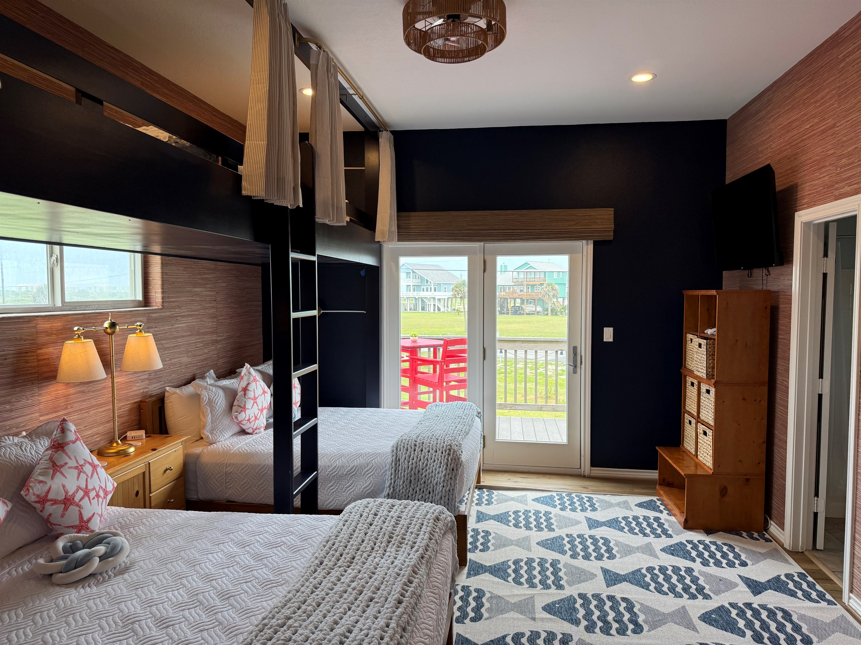 The Fishing Pier has access to the Hollywood Bath shared with the Crab Shack. Enjoy your morning coffee on the Bay Deck, right outside the door. Remote control shades and black out! 