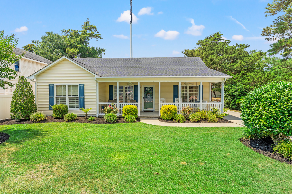 Beautiful Private Home - 4 bedrooms, with pool, golf cart