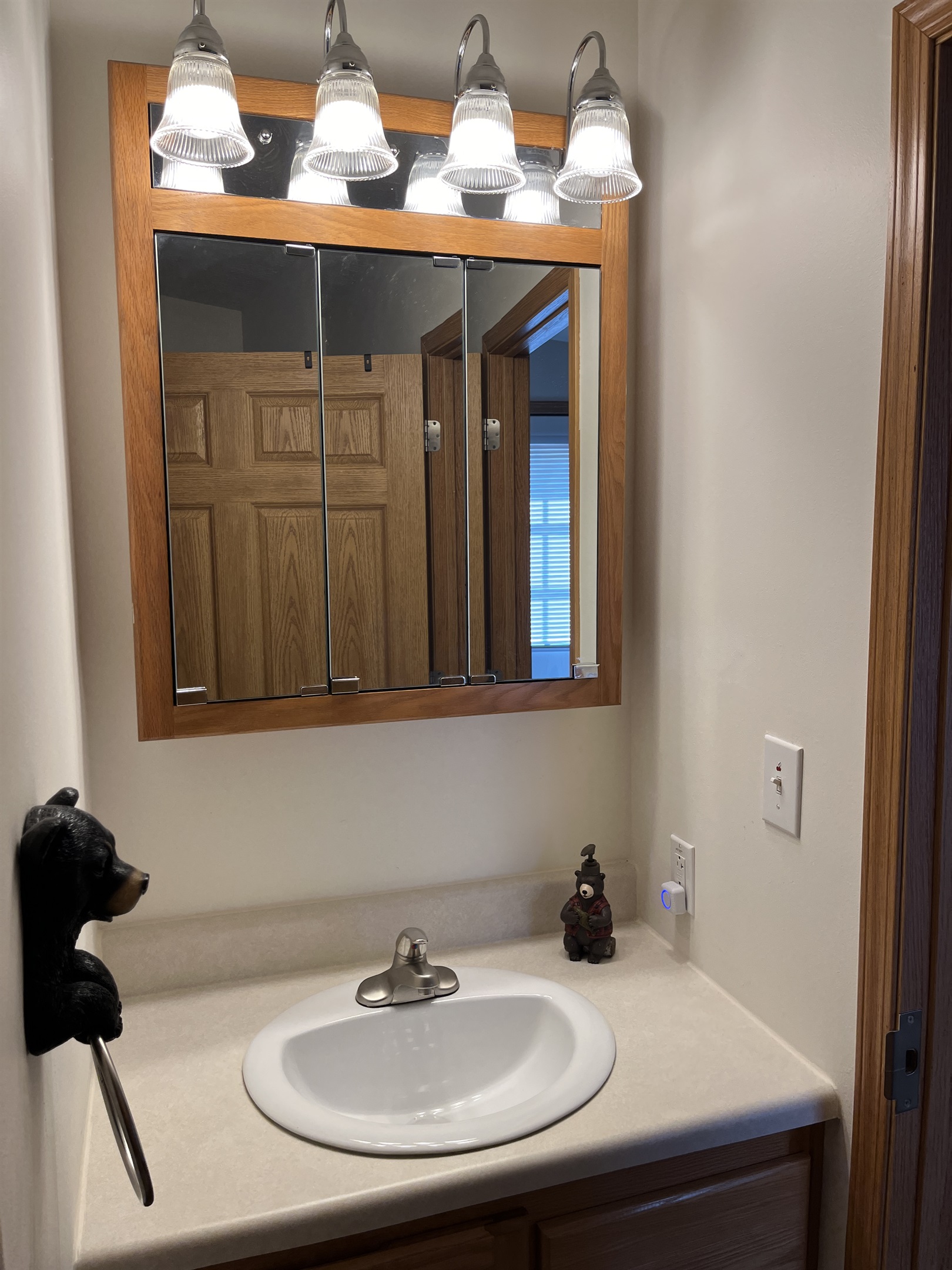 Ensuite bath off Queen bedroom