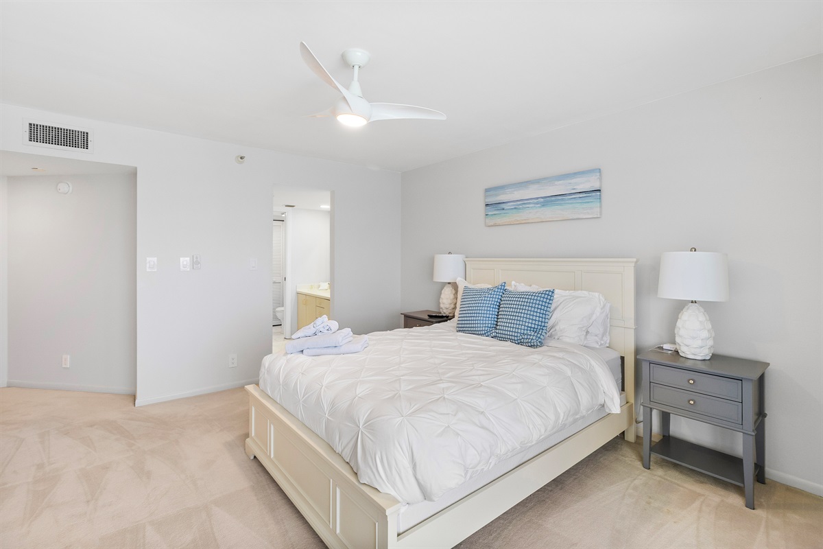Primary bedroom, Queen size bed, ensuite bath, access to beachfront balcony
