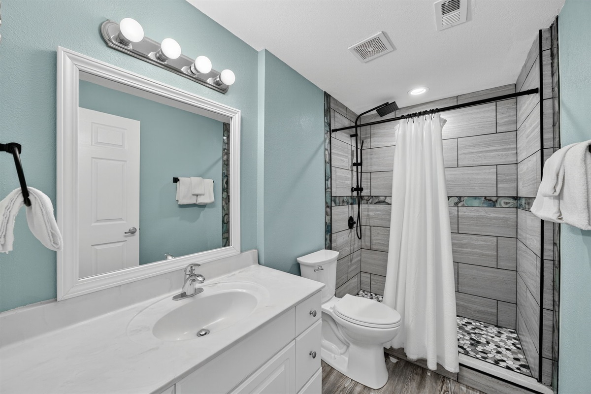 Master En-Suite Bath