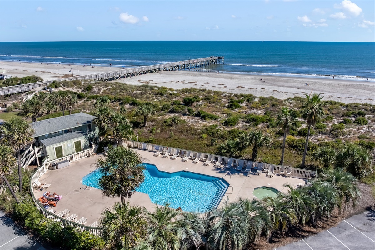 Community pool | Susu's Sea Cabin | 238C 1300 Ocean Blvd | Isle of Palms, SC | IOP Escapes