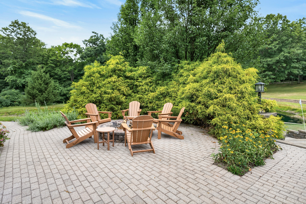 Outdoor sitting area surrounding the fireplace