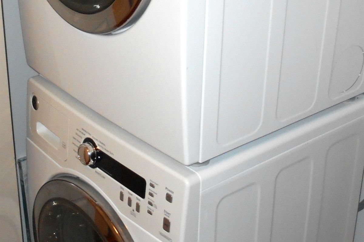 Washer and dryer in the apt: soap and dryer sheets provided.