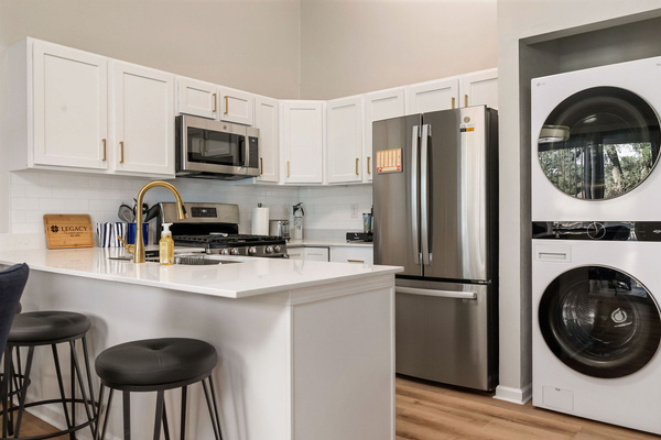 2B/2BA Near ND | Private Balcony | Walk to Campus, photo 20