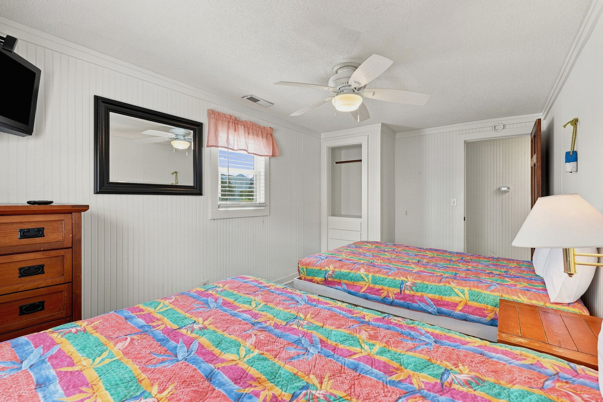 Guest Bedroom with two Queen beds 
