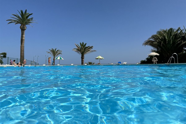 Dive into relaxation at Casa Folimanka! Enjoy a refreshing swim in the saltwater pool, shared with fellow guests. An inviting oasis for a leisurely day under the Spanish sun. #PoolsideParadise