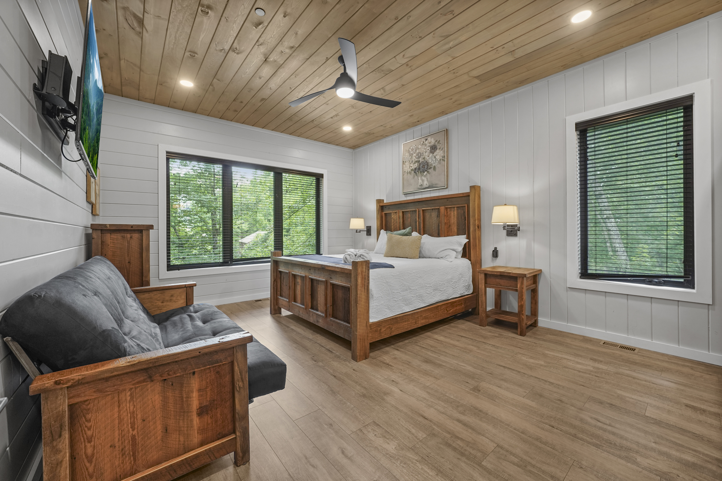 Bedroom 1 - king bed