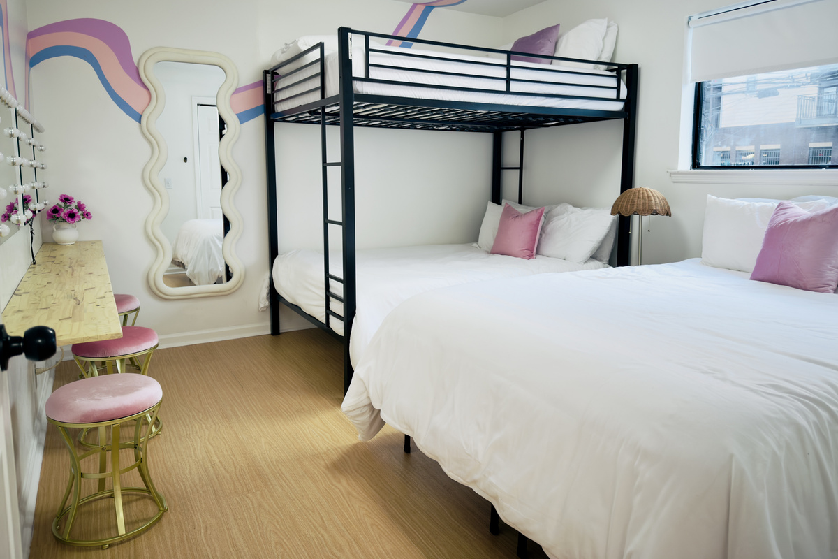 Bedroom with 3 make-up stations.
